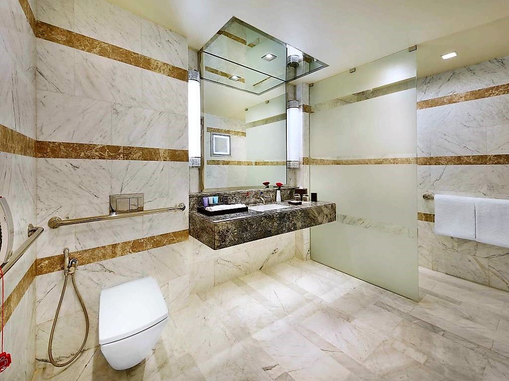 bathroom-conrad-makkah