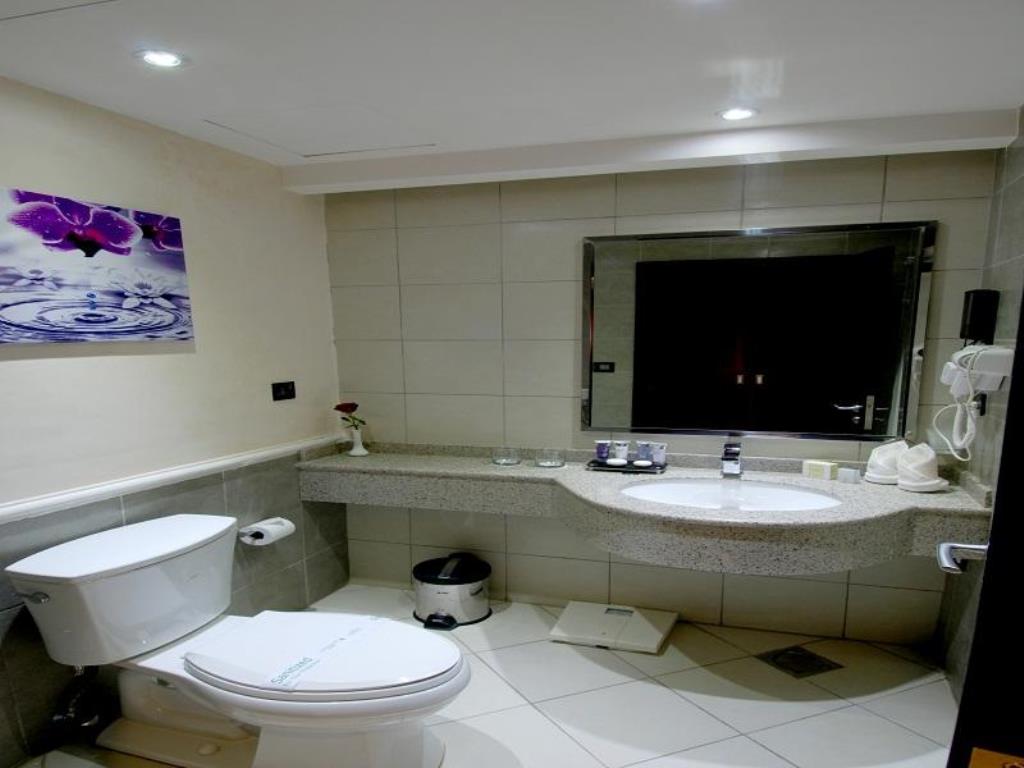 restroom-gloria-international